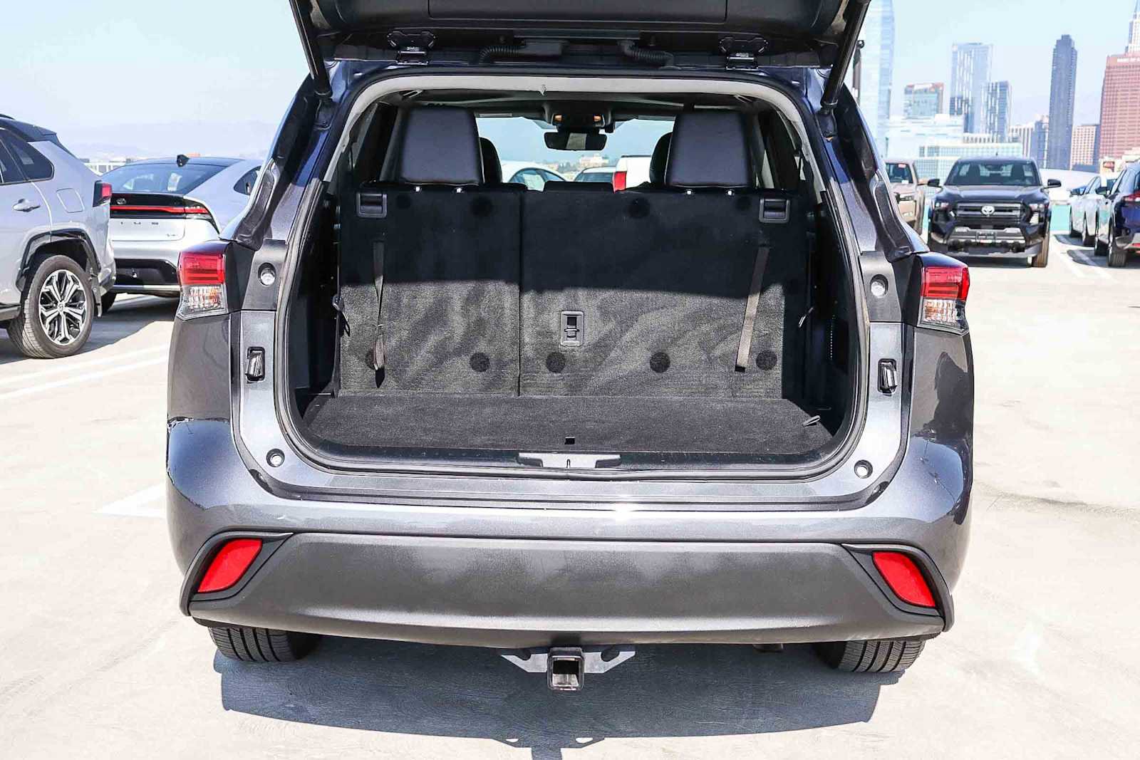 Used 2021 Toyota Highlander XLE image 30