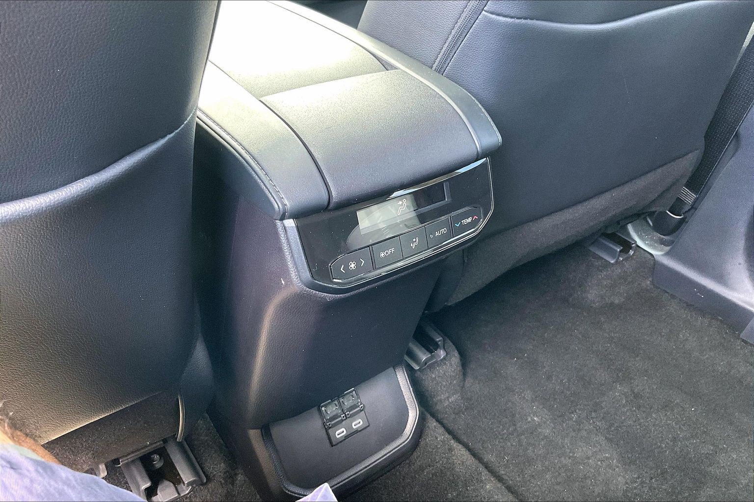Used 2026 Toyota Highlander XLE AWD/4WD image 41