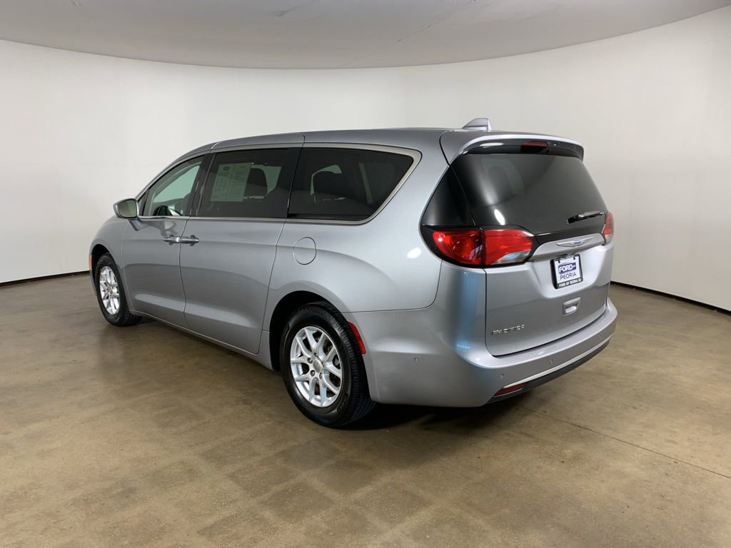 Used 2020 Chrysler Pacifica Touring w/ Advanced Safetytec Group FWD image 15