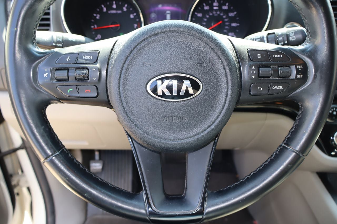 Used 2018 Kia Sedona LX w/ LX Essentials Premium Package FWD image 12
