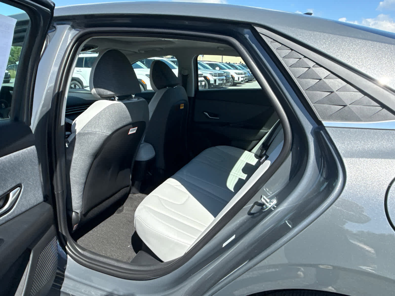 New 2026 Hyundai Elantra Limited FWD image 25