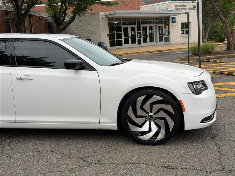Used 2019 Chrysler 300 Touring w/ Sport Appearance Package RWD image 6