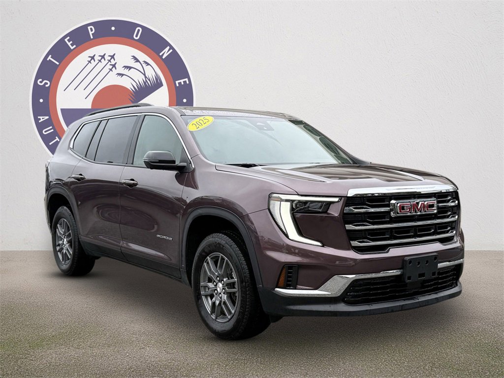 Used 2025 GMC Acadia Elevation image 2