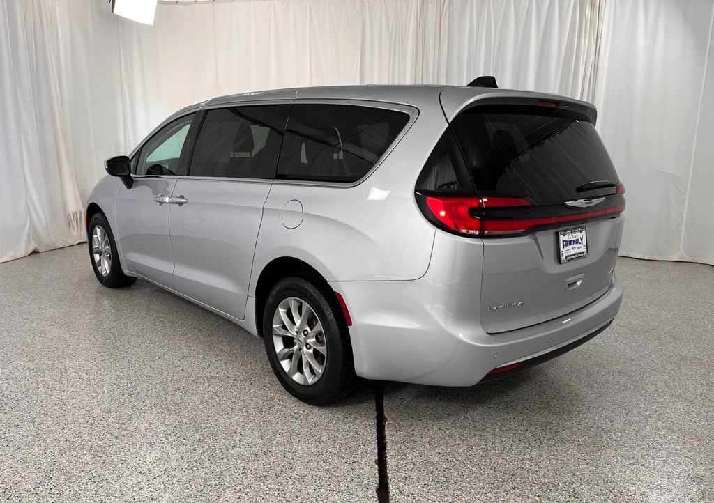 Used 2023 Chrysler Pacifica Touring-L AWD/4WD image 13