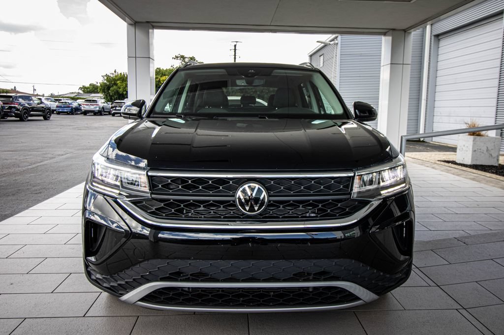 Certified 2023 Volkswagen Taos SE w/ Panoramic Sunroof Package FWD image 9