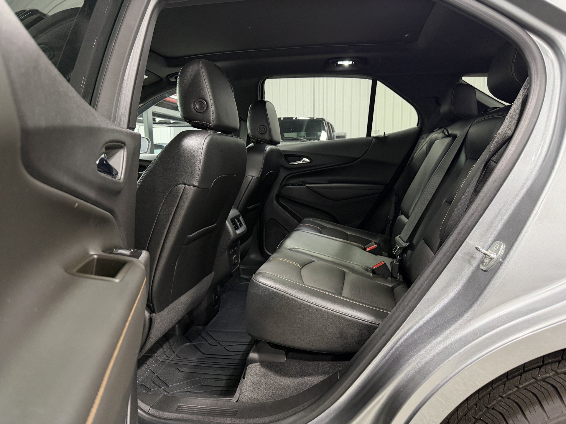 Used 2023 Chevrolet Equinox Premier AWD/4WD image 9