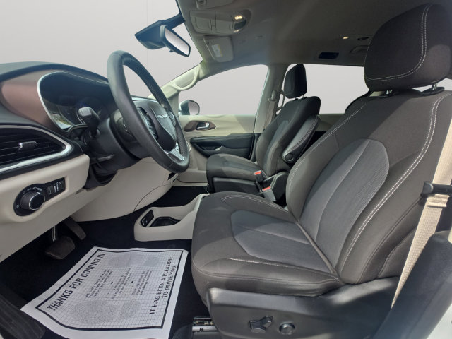 Used 2023 Chrysler Voyager LX FWD image 10