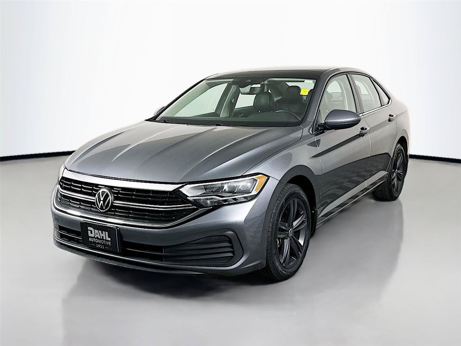Used 2022 Volkswagen Jetta SE w/ Panoramic Sunroof Package FWD image 4
