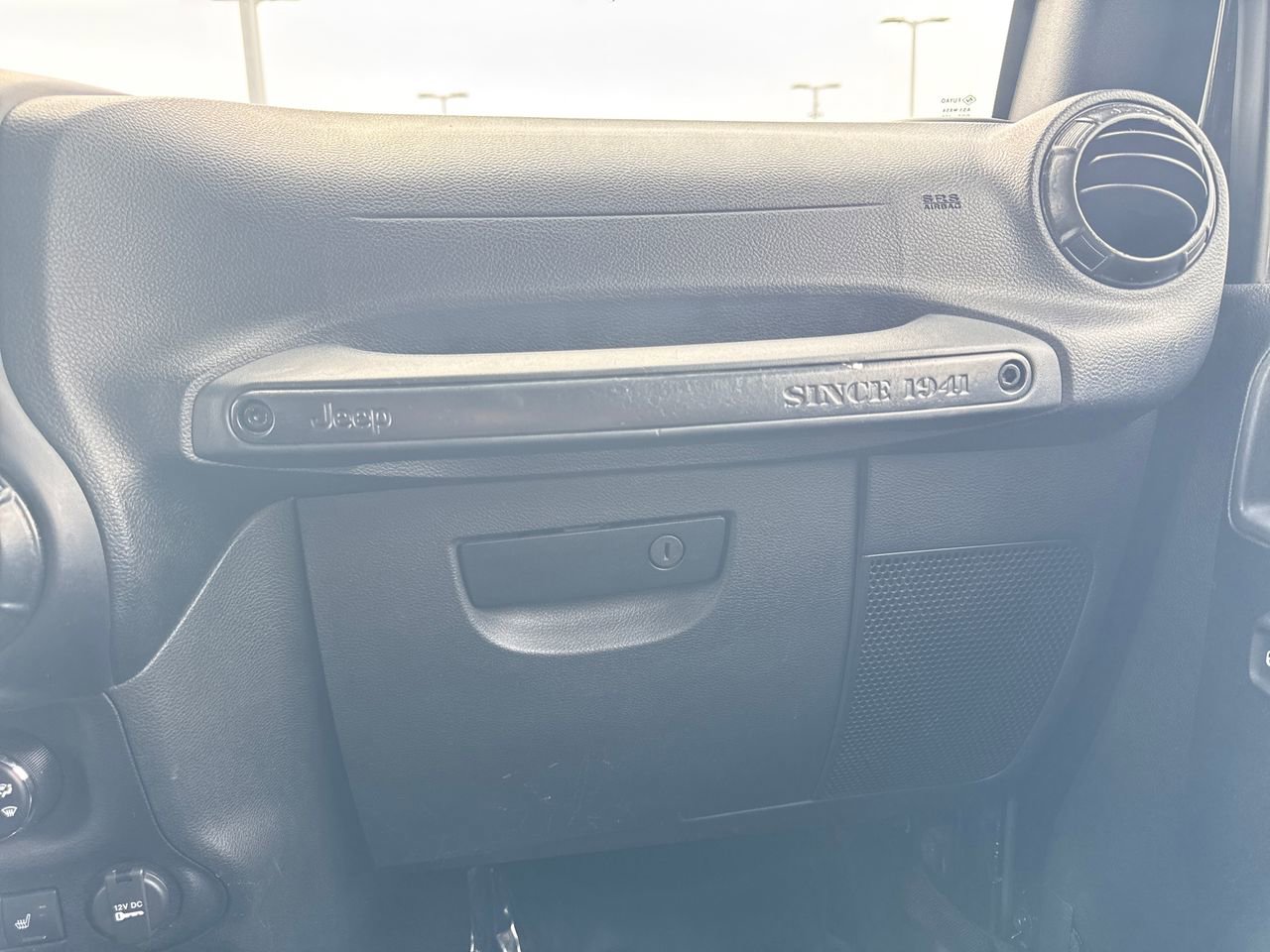 Used 2015 Jeep Wrangler Unlimited Sahara w/ Connectivity Group image 26