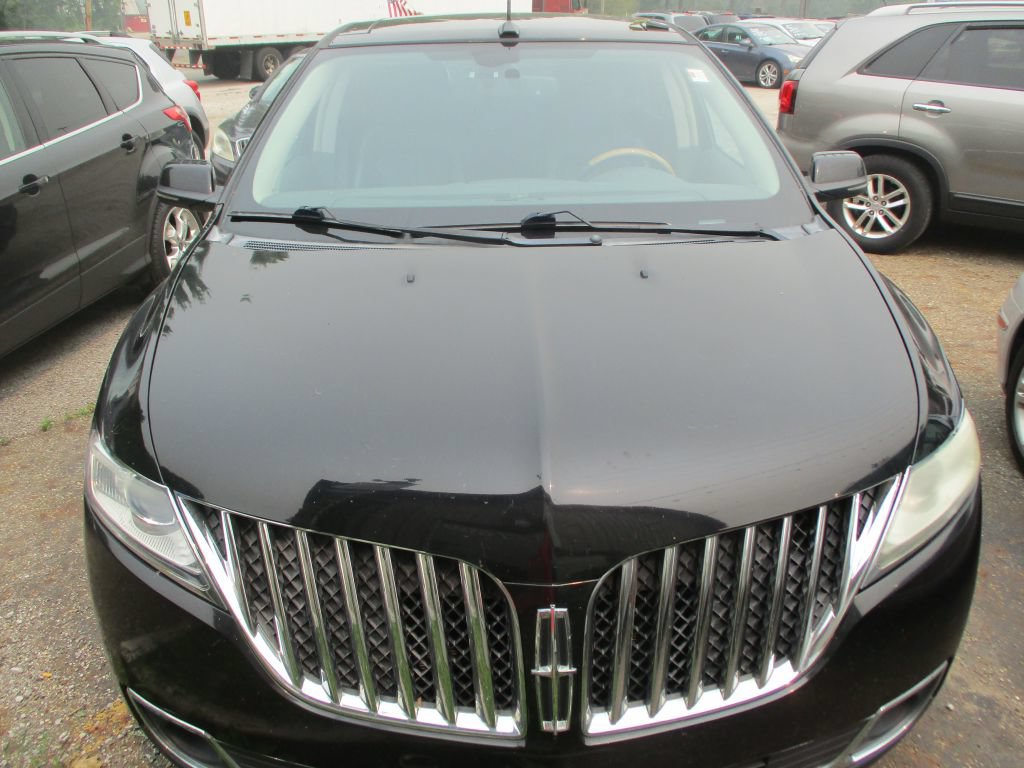 Used 2012 Lincoln MKX AWD image 2