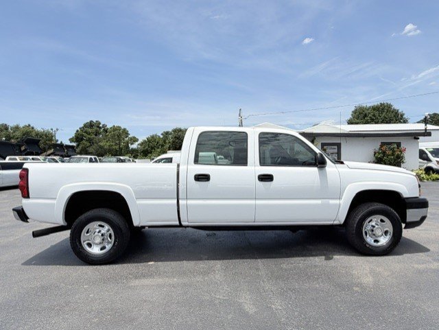 Used 2006 Chevrolet Silverado 2500 W/T w/ Heavy-Duty Power Package RWD image 4