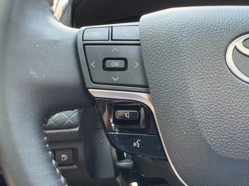 Used 2025 Toyota Camry XLE FWD image 16