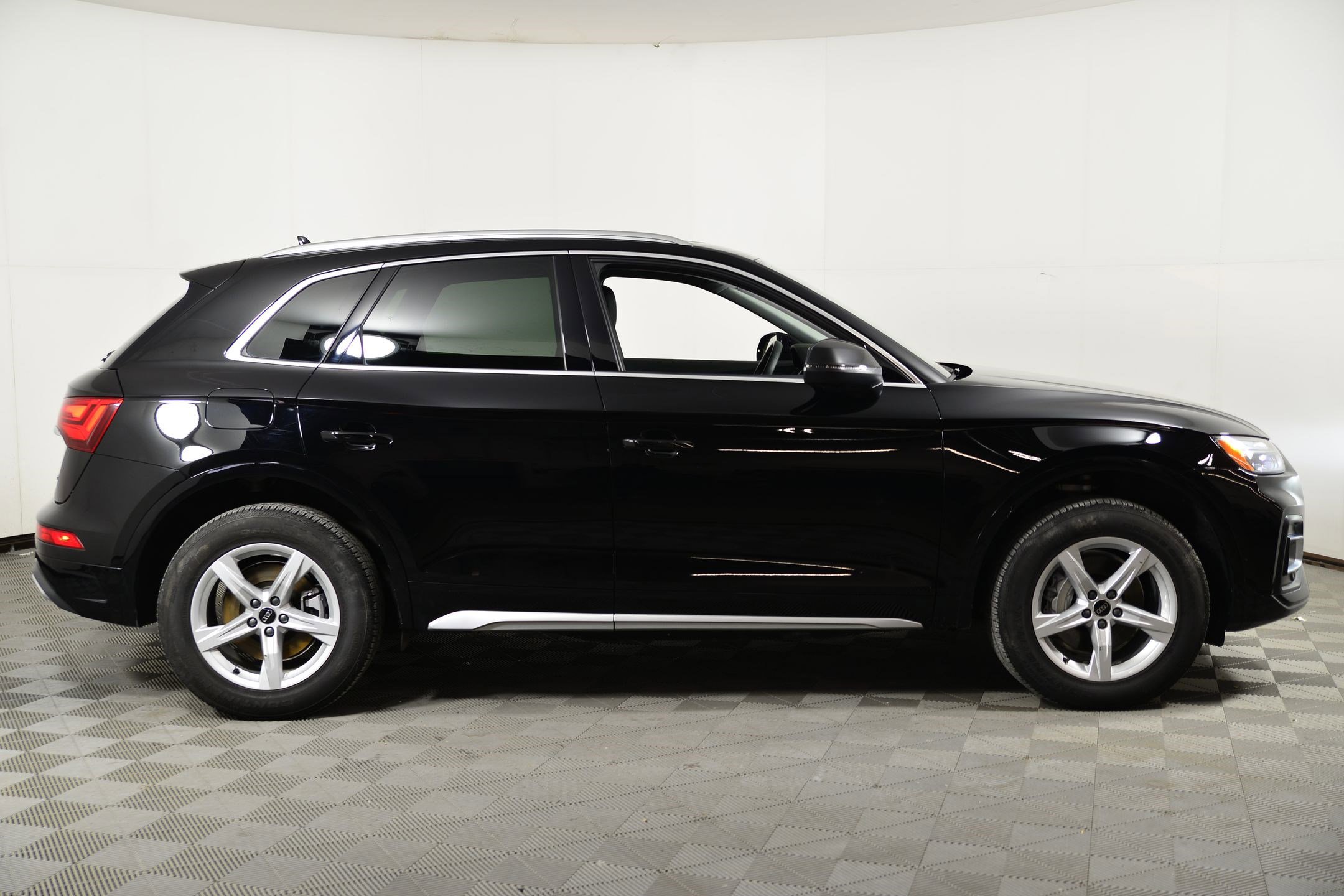 Certified 2024 Audi Q5 2.0T Premium w/ Convenience Package image 7