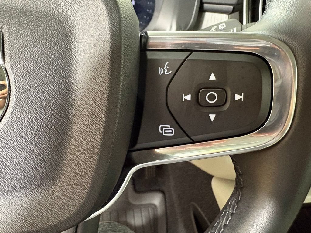 Used 2026 Volvo XC40 B5 Plus AWD/4WD image 25