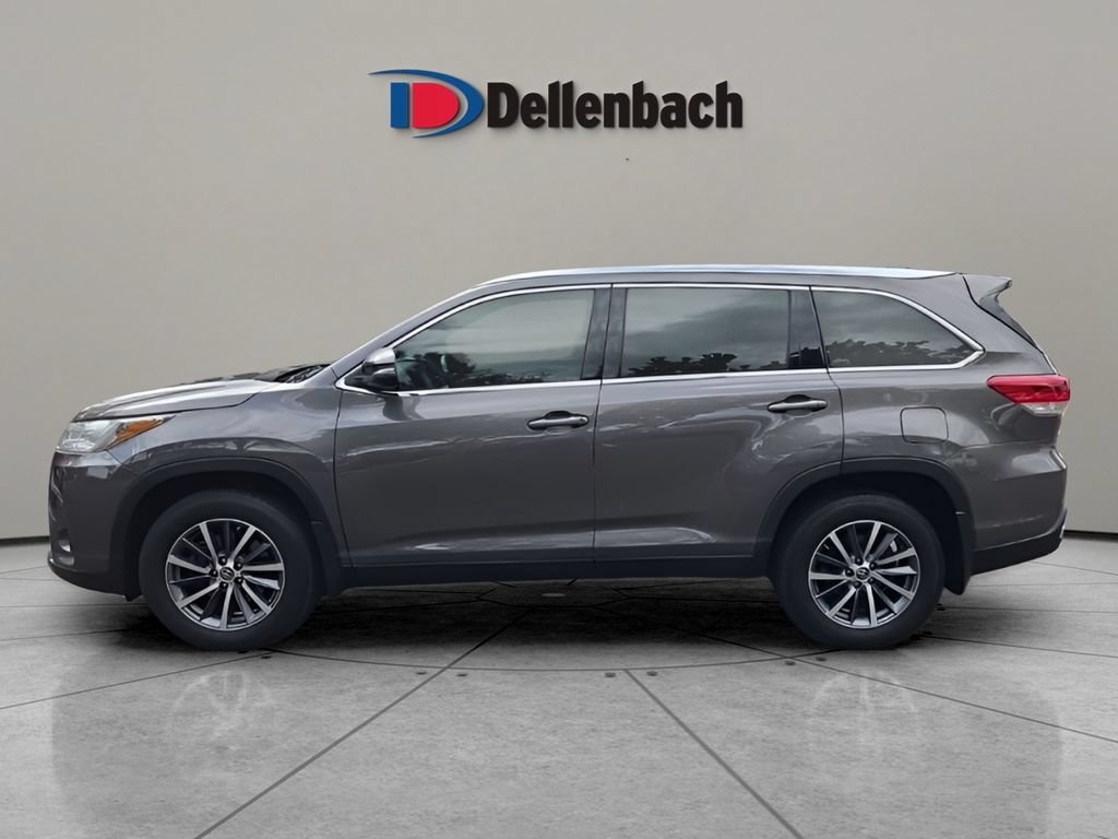 Used 2019 Toyota Highlander XLE w/ Carpet Mat Package (TMS) AWD/4WD image 2