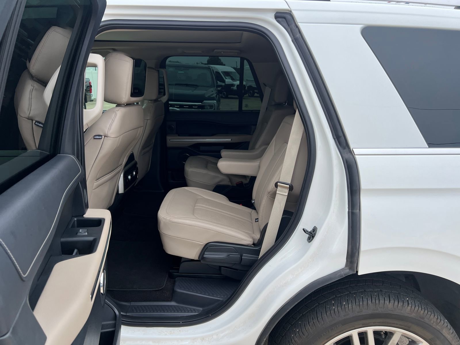 Used 2023 Ford Expedition Limited AWD/4WD image 15