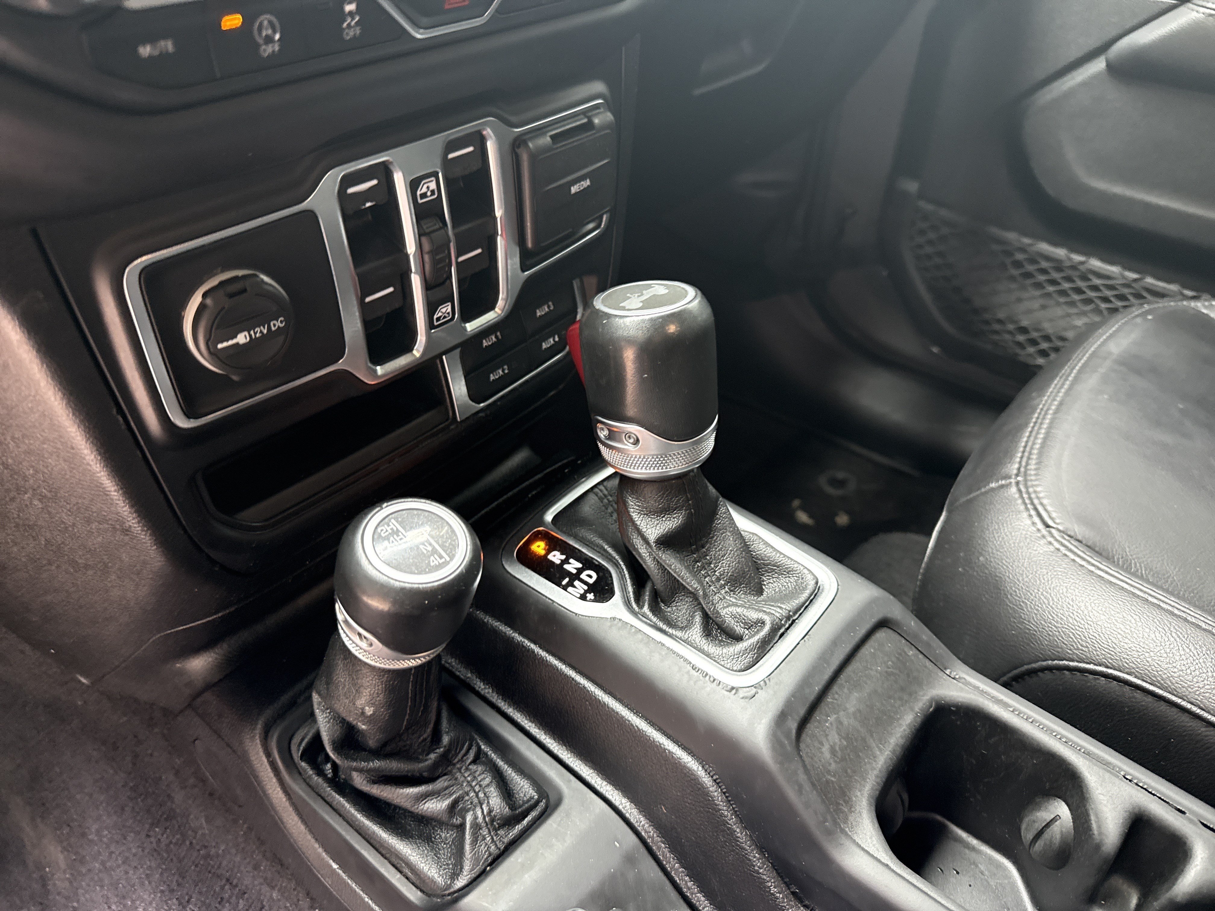 Used 2021 Jeep Wrangler Unlimited Sahara AWD/4WD image 29