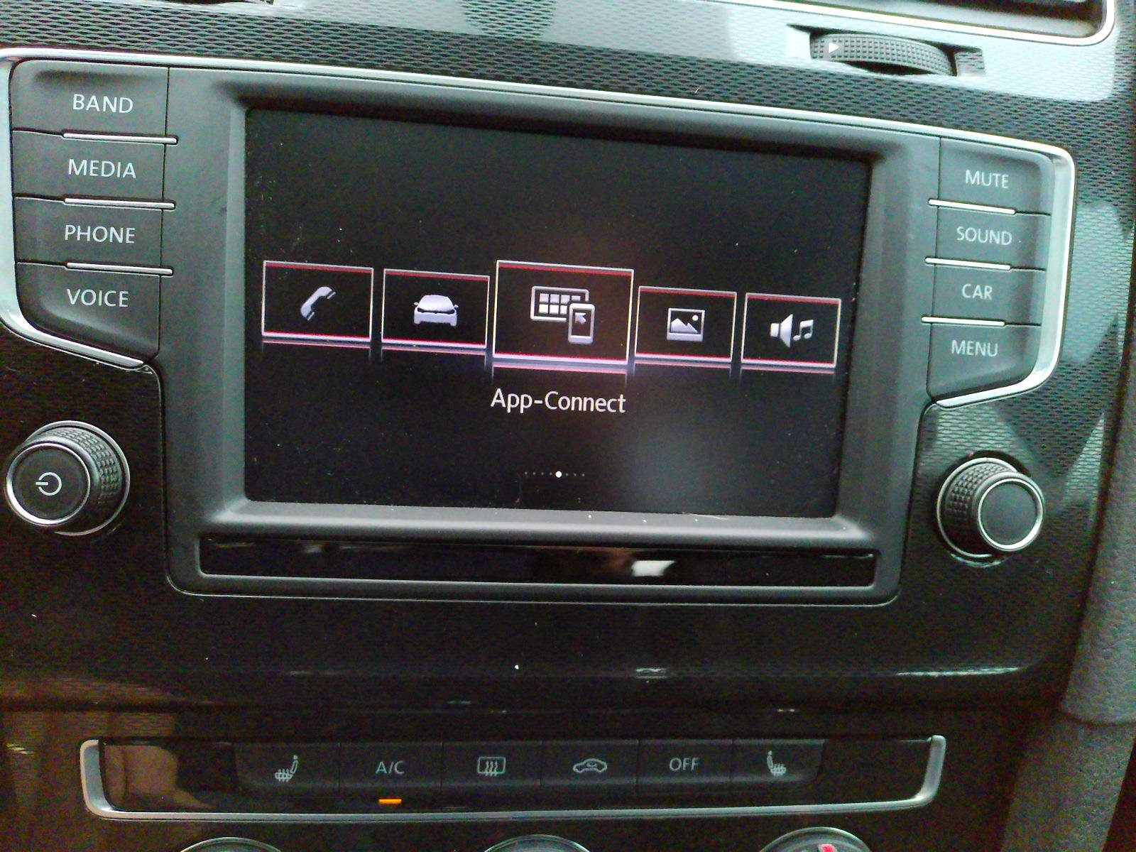 Used 2017 Volkswagen GTI SE image 21