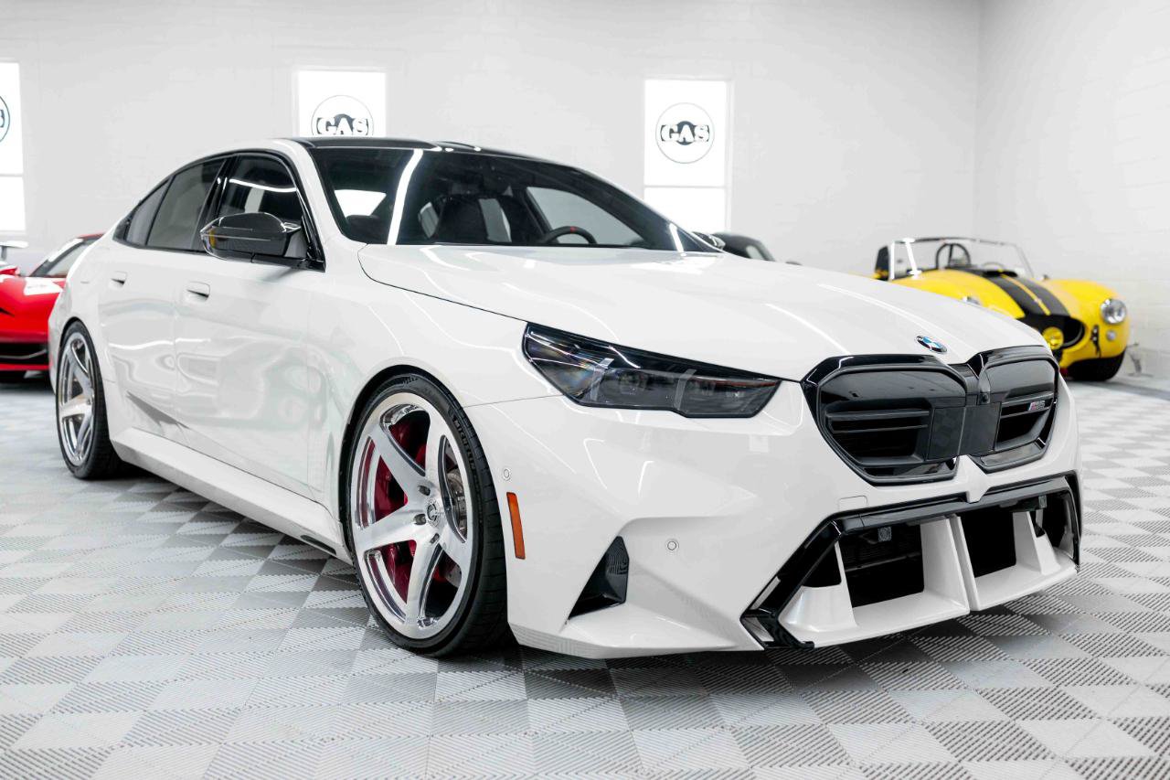 Used 2025 BMW M5 w/ Carbon Package AWD/4WD image 5