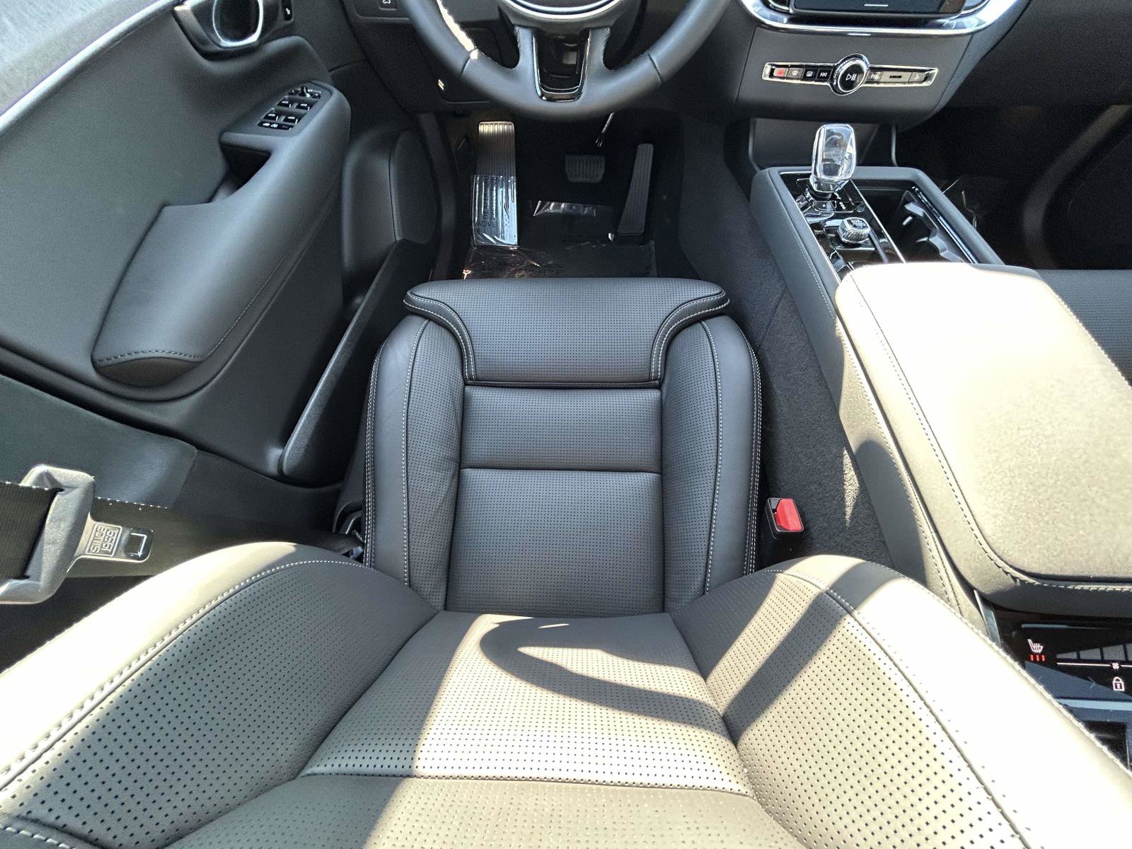 New 2026 Volvo XC90 B6 Ultra w/ Lounge Package AWD/4WD image 14