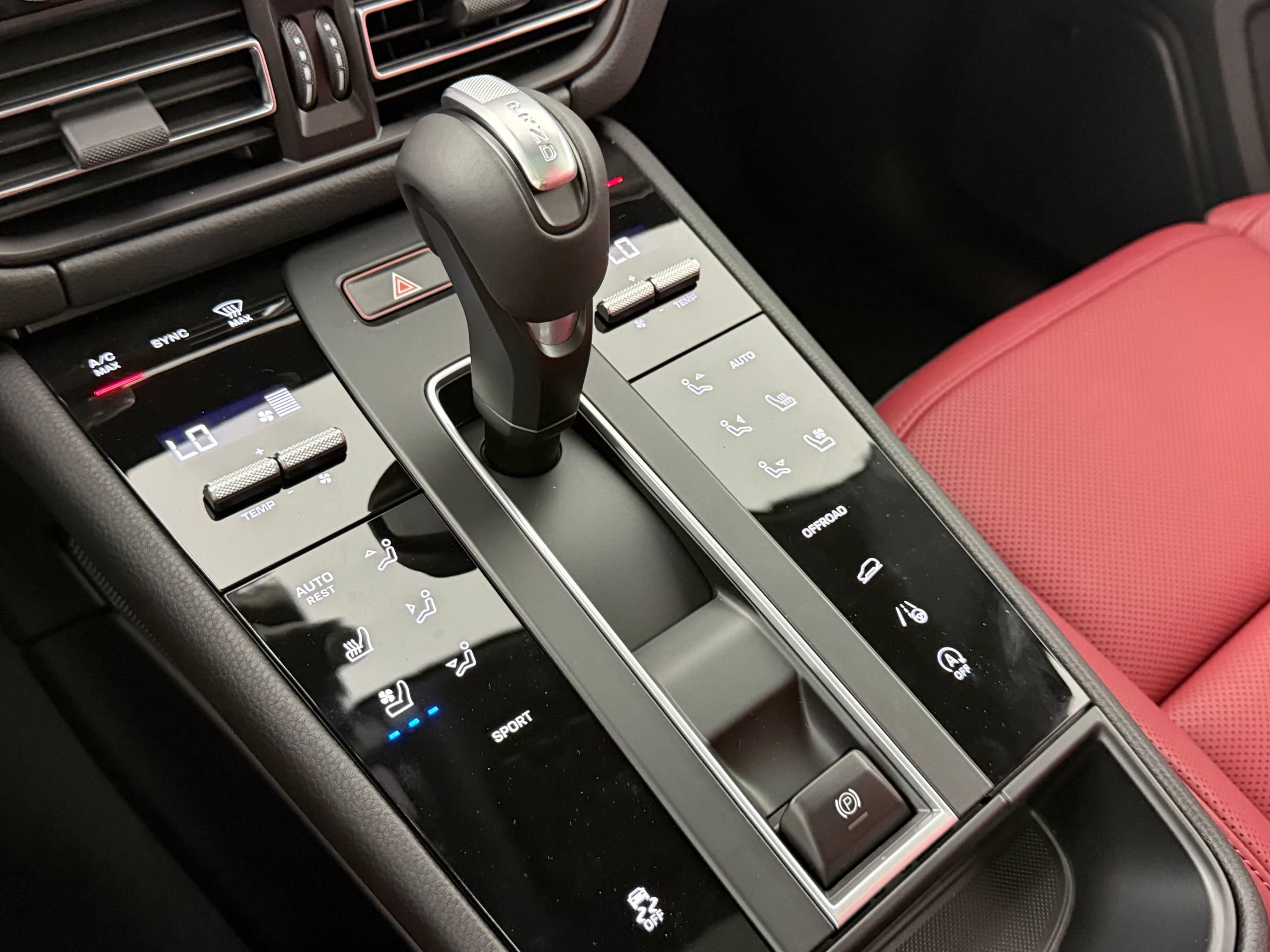Certified 2026 Porsche Macan AWD/4WD image 26