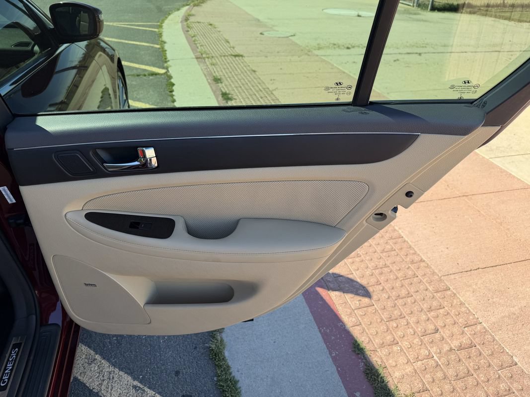 Used 2011 Hyundai Genesis 4.6 RWD image 20