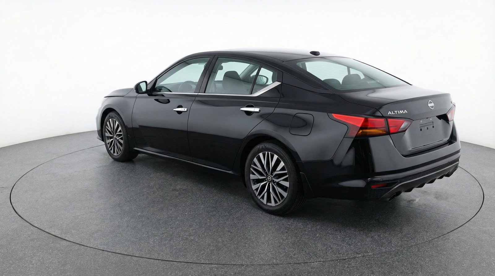 Used 2025 Nissan Altima 2.5 SV image 6