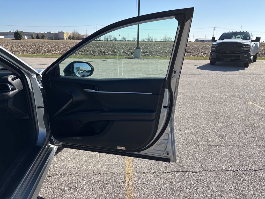 Used 2023 Toyota Camry XSE image 14