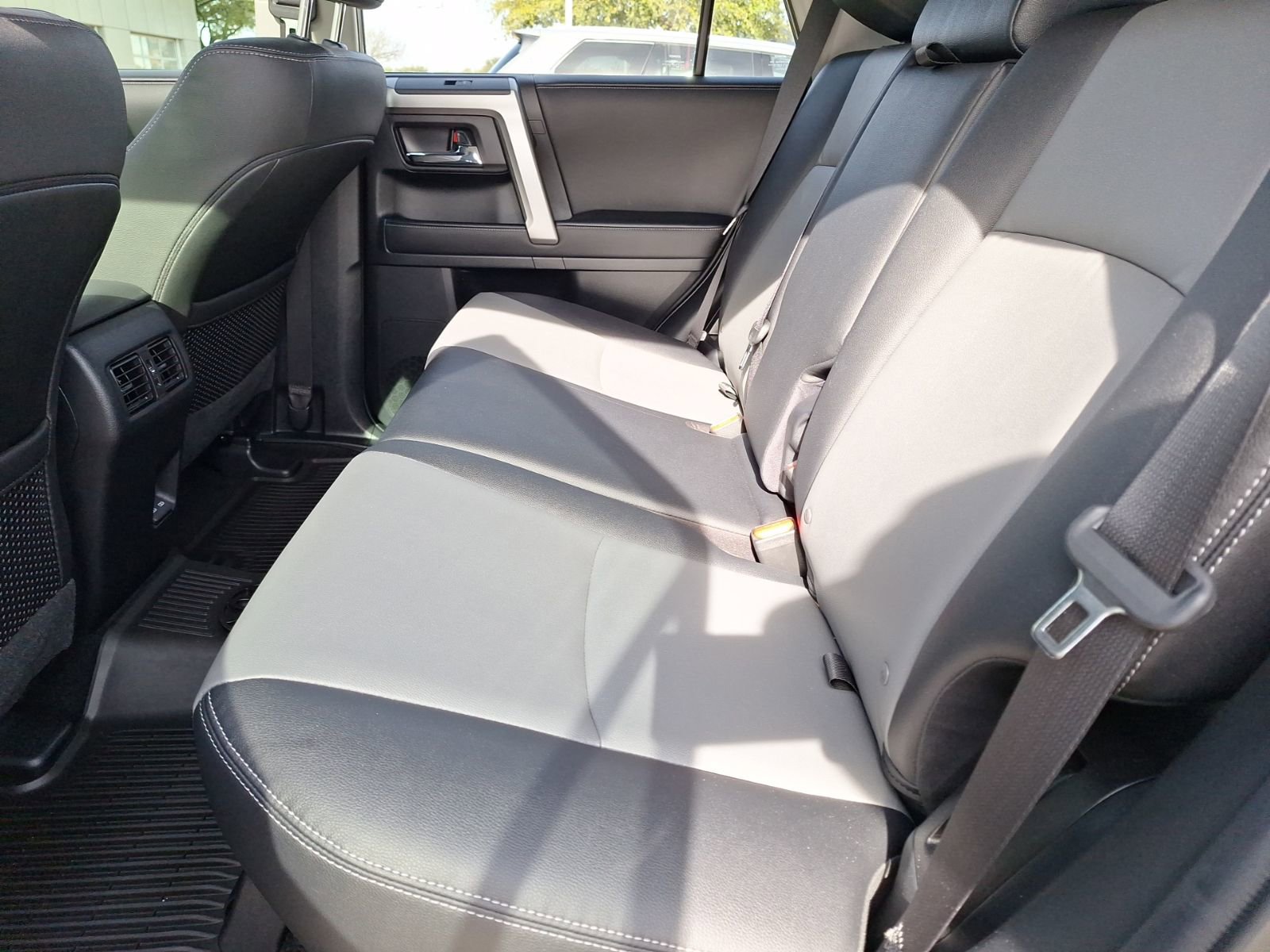 Used 2023 Toyota 4Runner SR5 Premium w/ Moonroof Package RWD image 30
