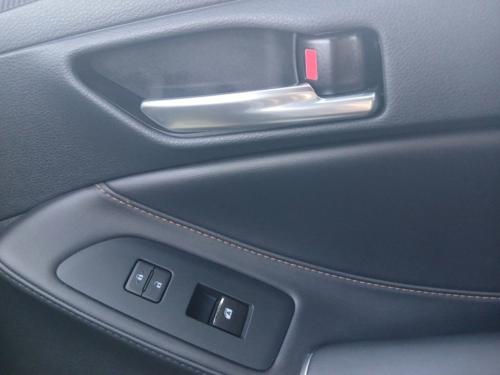 Used 2021 Toyota Avalon XSE image 10