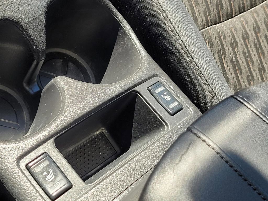 Used 2018 Nissan Rogue SV w/ Sun & Sound Touring Package image 28