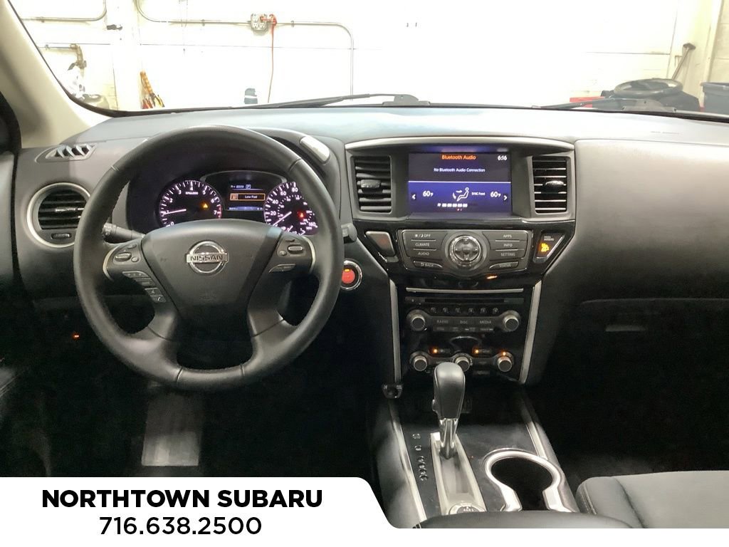 Used 2019 Nissan Pathfinder SV image 3