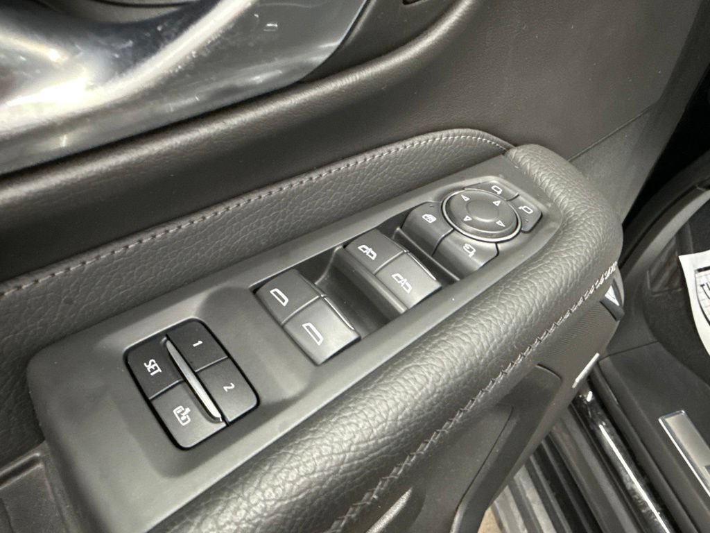Used 2022 GMC Yukon XL Denali AWD/4WD image 22