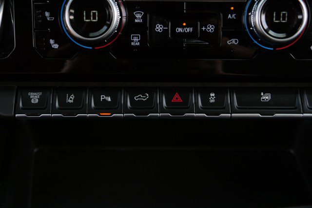 Used 2026 GMC Sierra 3500 Denali w/ Denali Reserve Package image 11