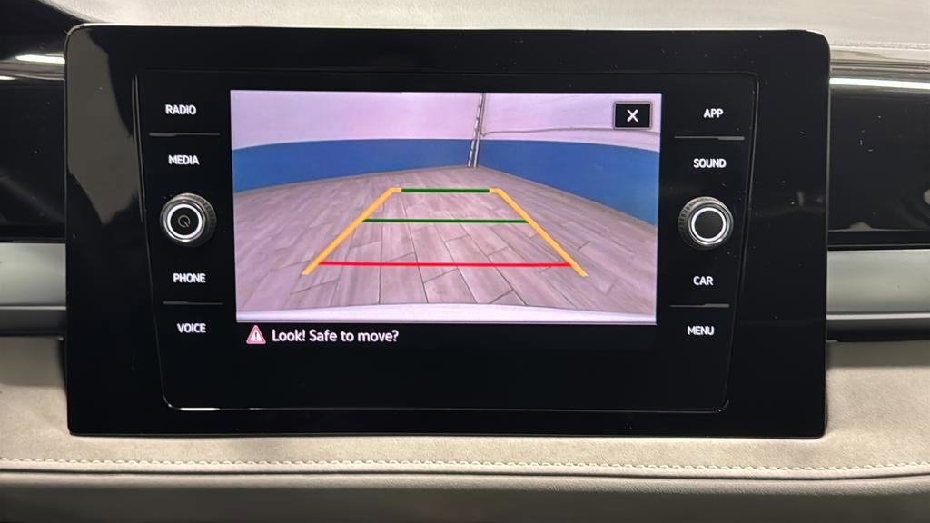 Used 2025 Volkswagen Taos SE w/ Panoramic Sunroof Package image 14