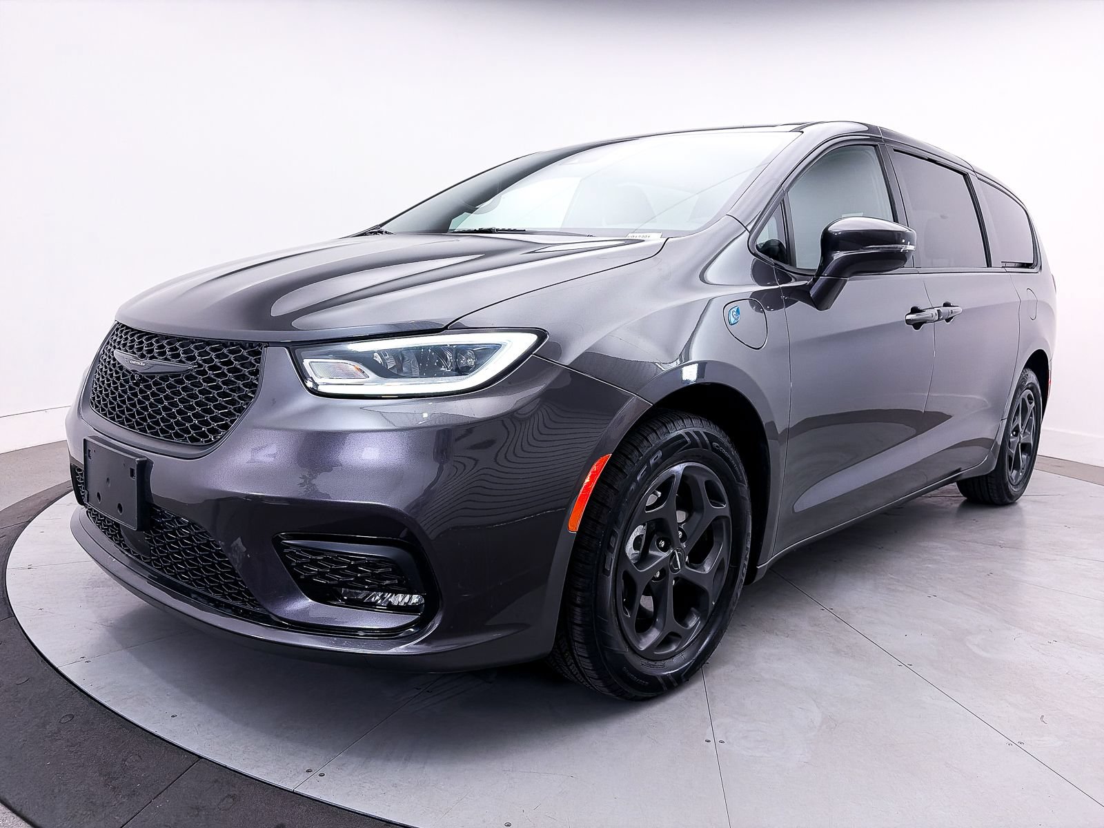 Used 2022 Chrysler Pacifica Touring-L w/ S Appearance Package FWD image 12