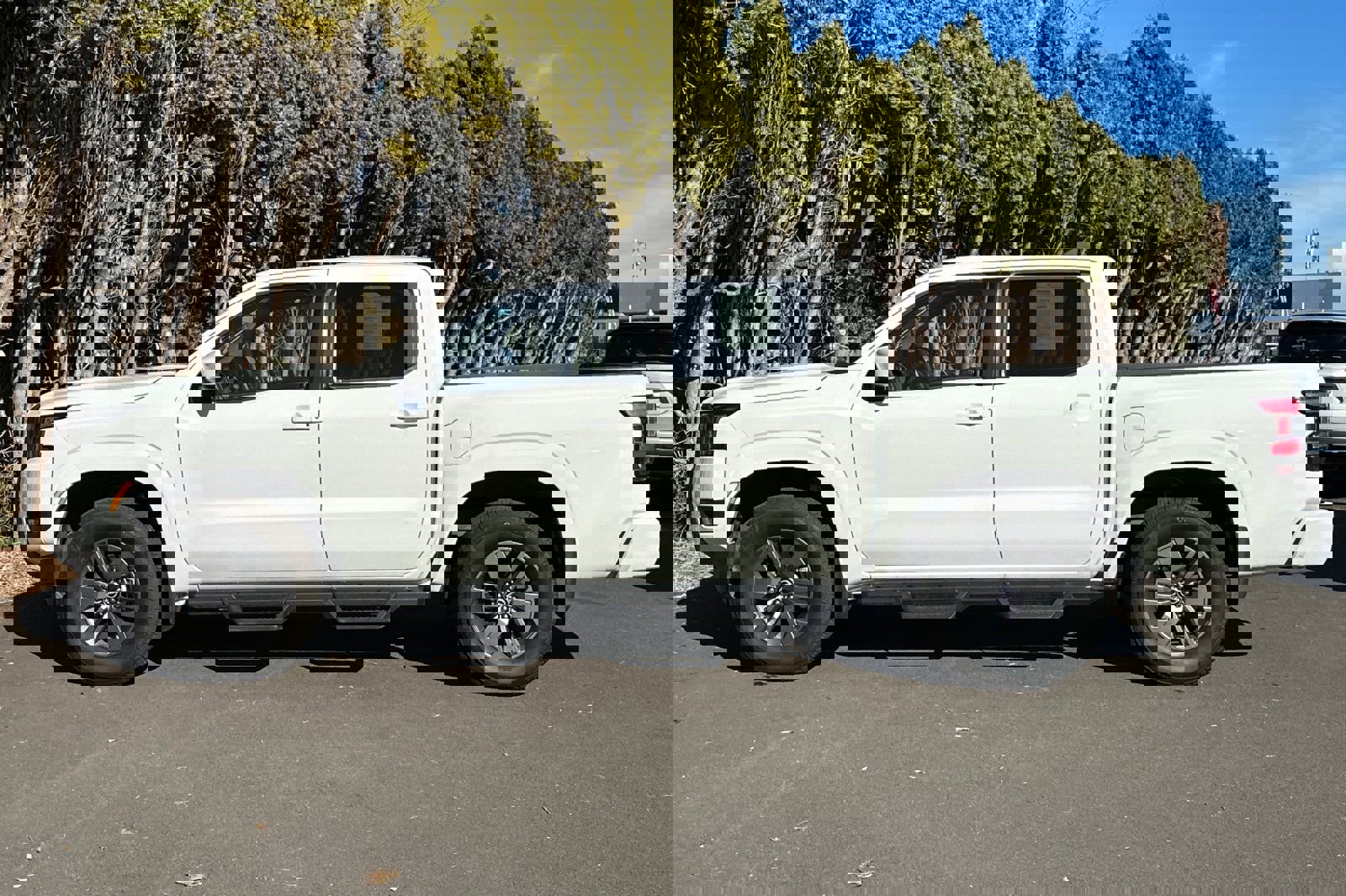 Used 2025 Nissan Frontier SV w/ SV Convenience Package image 7