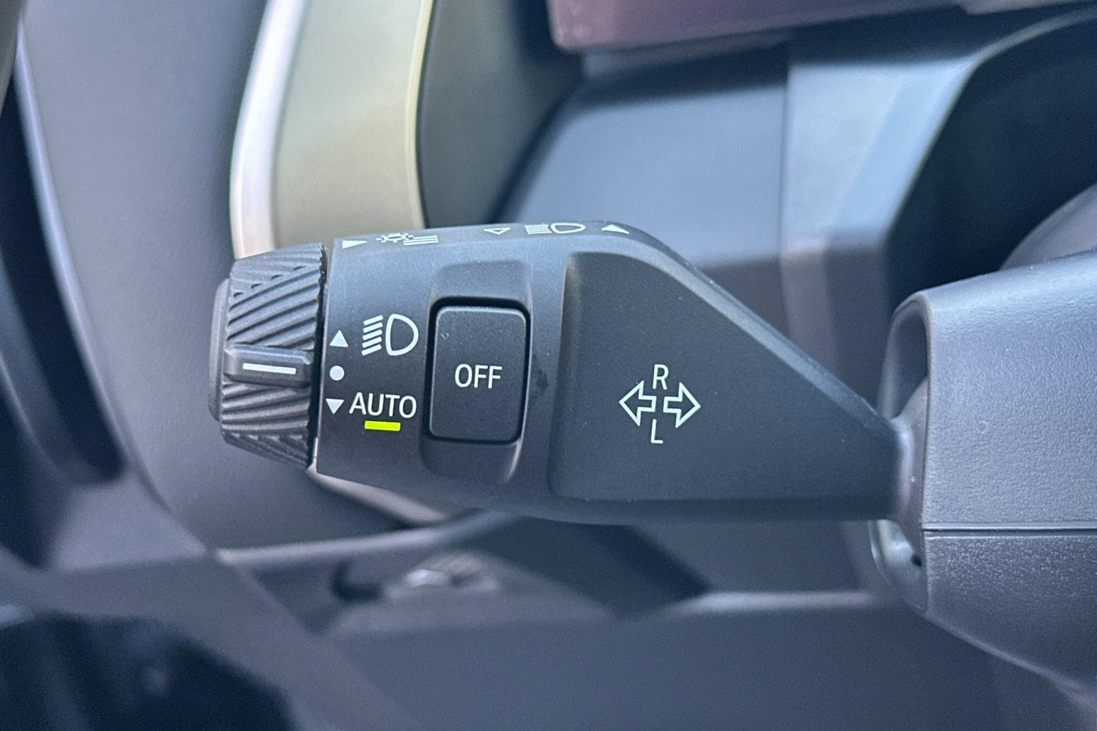 Used 2025 BMW X3 xDrive30i w/ Premium Package image 32