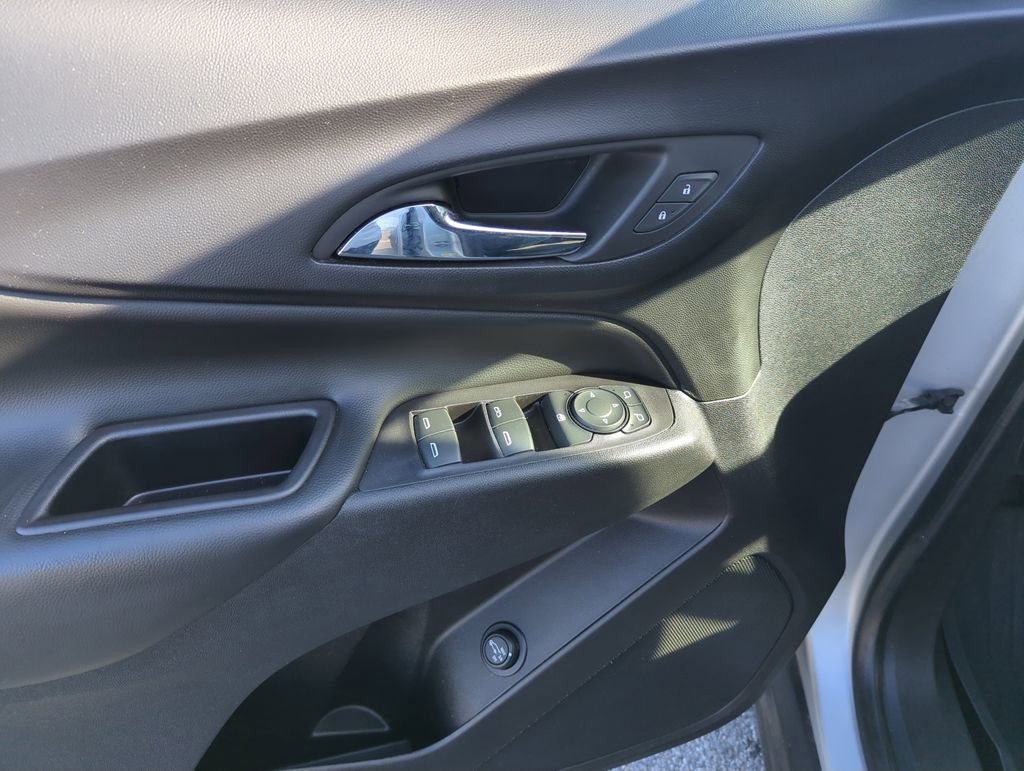 Used 2018 Chevrolet Equinox LT FWD image 19