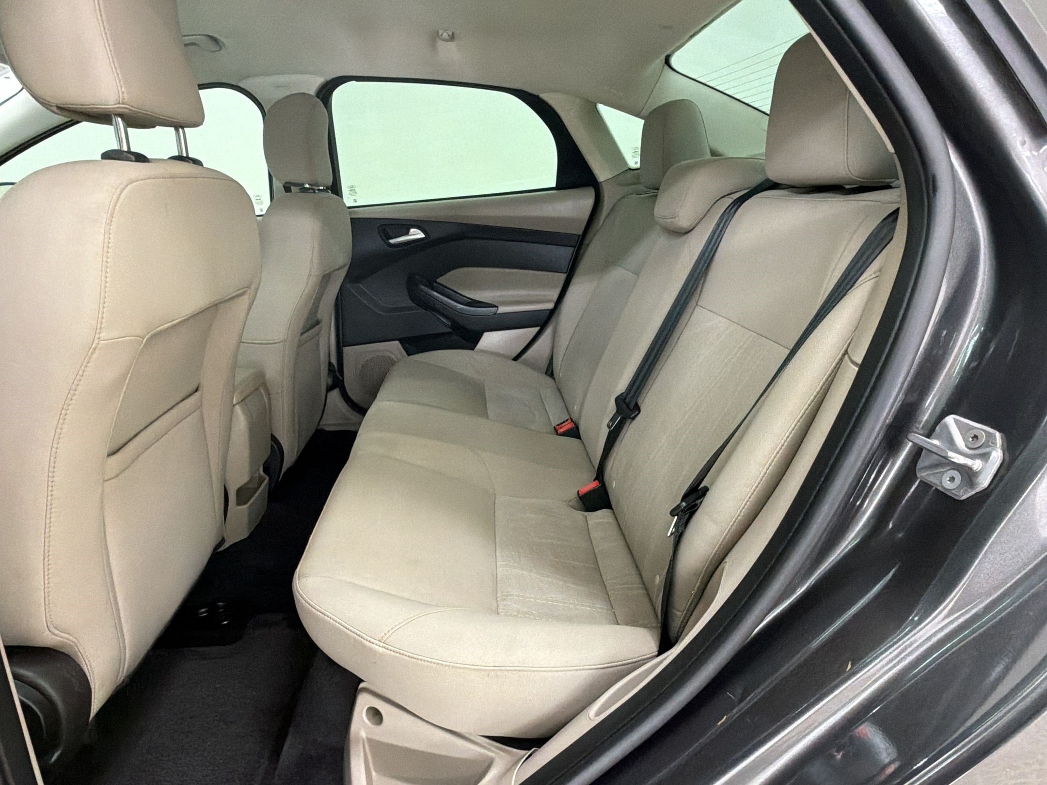 Used 2015 Ford Focus SE FWD image 20