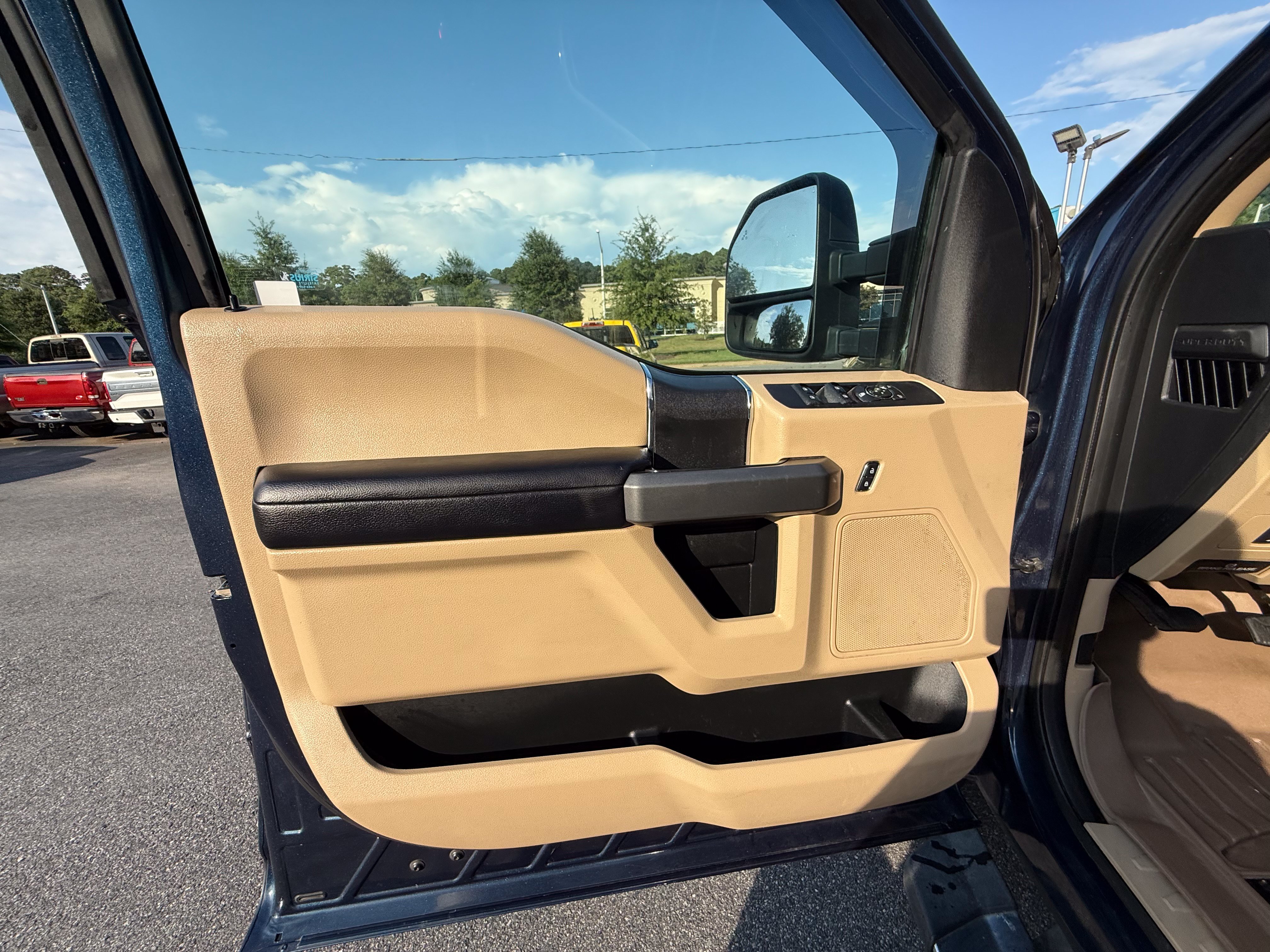 Used 2017 Ford F250 XLT w/ XLT Value Package AWD/4WD image 14