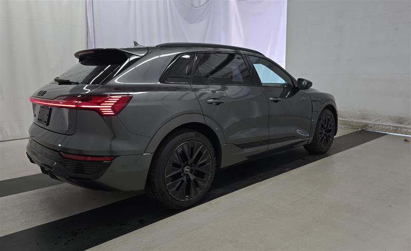 Used 2024 Audi Q8 e-tron Prestige image 13
