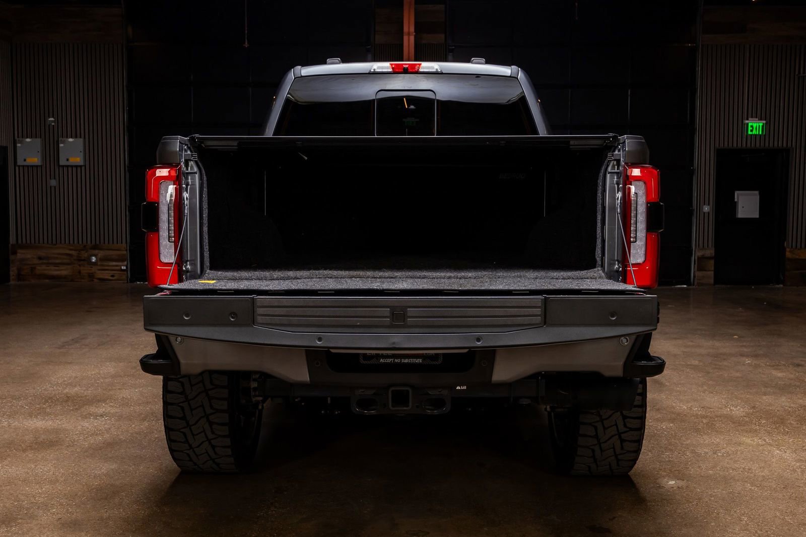 Used 2024 Ford F350 Platinum w/ Tremor Off-Road Package AWD/4WD image 8