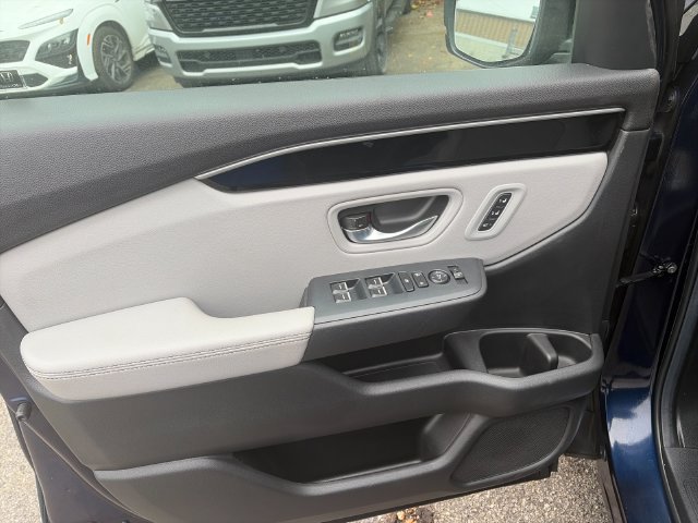 Used 2025 Honda Pilot Touring image 12