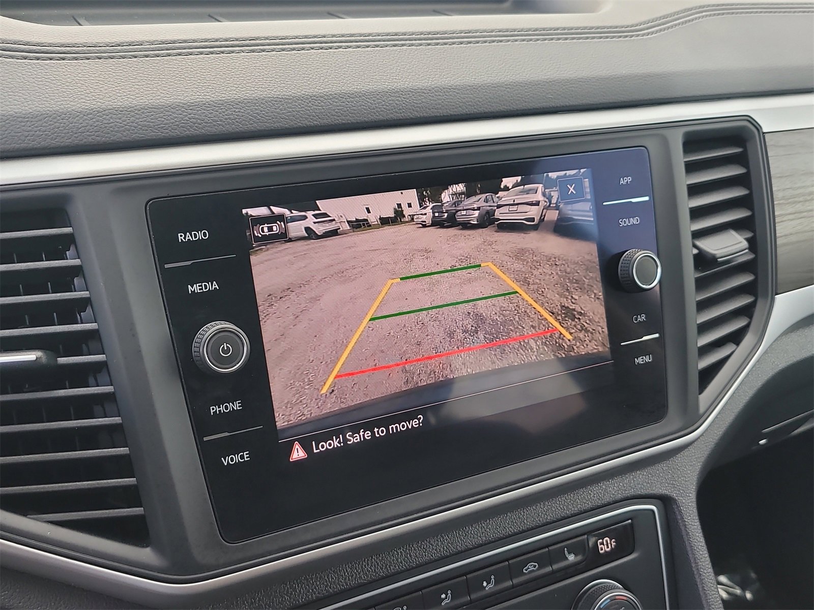 Used 2021 Volkswagen Atlas SE image 24