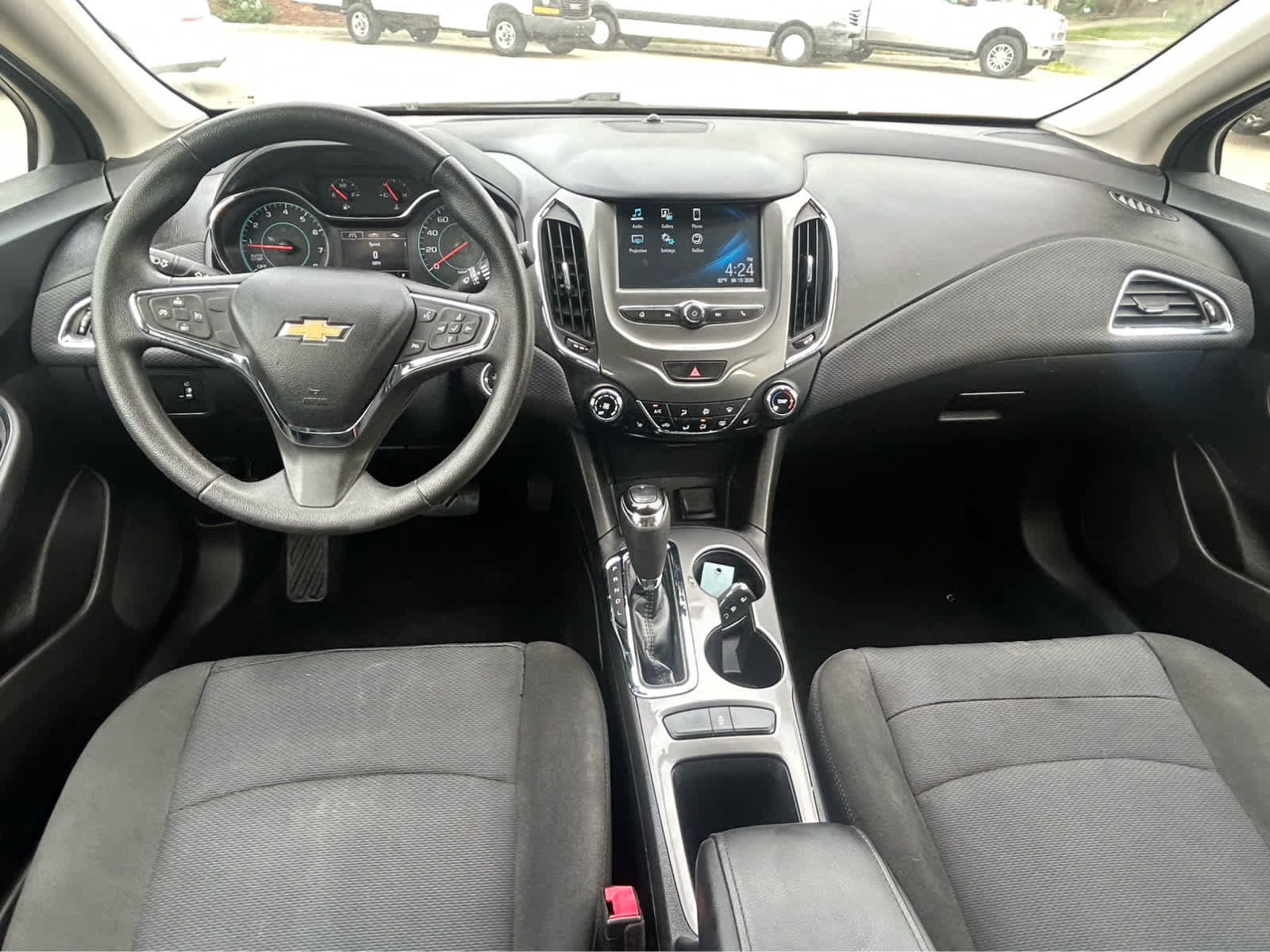 Used 2018 Chevrolet Cruze LT w/ Convenience Package FWD image 9