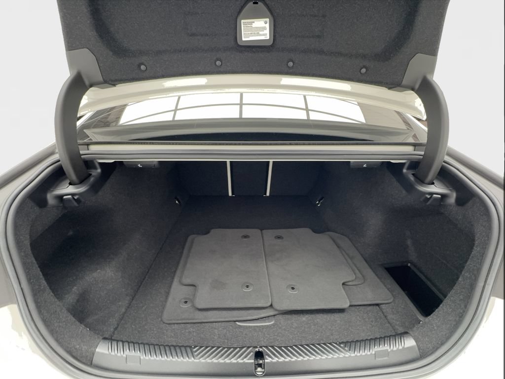 Used 2024 BMW i5 eDrive40i w/ Executive Package RWD image 17