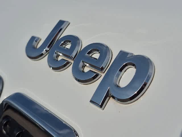 Used 2022 Jeep Cherokee Latitude Lux w/ Sun & Sound Group AWD/4WD image 12