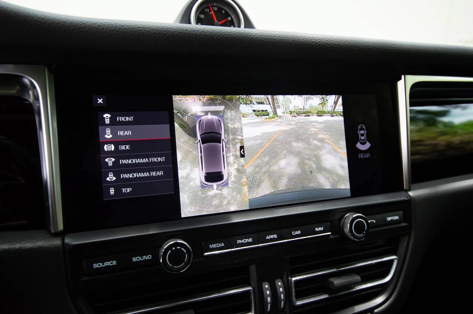 Used 2021 Porsche Macan w/ Premium Package Plus AWD/4WD image 55