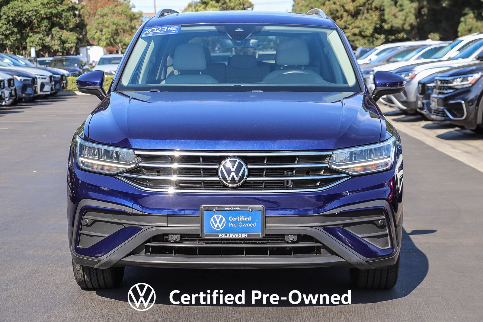 Used 2023 Volkswagen Tiguan SE w/ Panoramic Sunroof Package FWD image 3